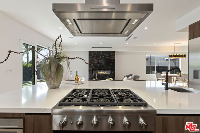 908 Rosecrans Avenue, Manhattan Beach, CA 90266