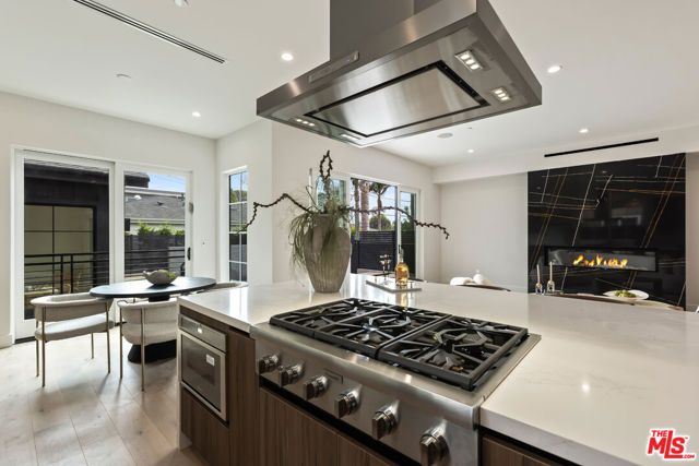 908 Rosecrans Avenue, Manhattan Beach, CA 90266