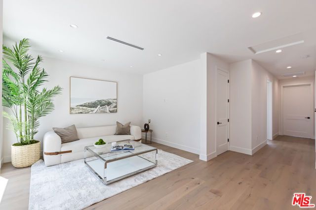 908 Rosecrans Avenue, Manhattan Beach, CA 90266