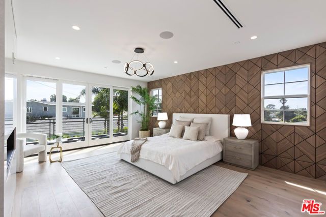 908 Rosecrans Avenue, Manhattan Beach, CA 90266