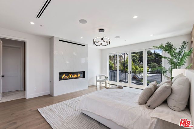 908 Rosecrans Avenue, Manhattan Beach, CA 90266