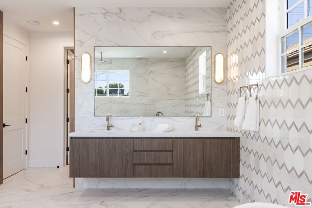 908 Rosecrans Avenue, Manhattan Beach, CA 90266