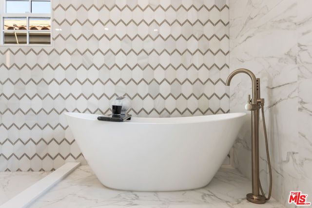 908 Rosecrans Avenue, Manhattan Beach, CA 90266