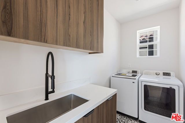 908 Rosecrans Avenue, Manhattan Beach, CA 90266