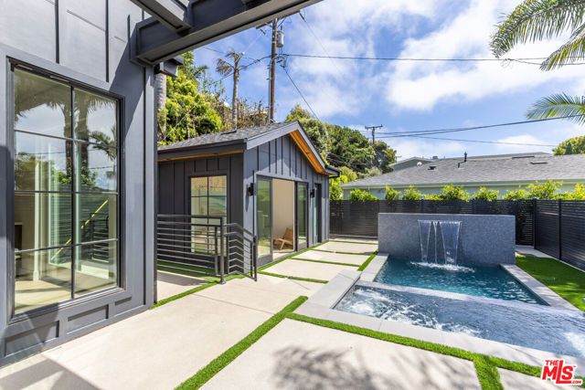 908 Rosecrans Avenue, Manhattan Beach, CA 90266