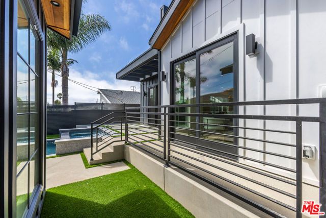 908 Rosecrans Avenue, Manhattan Beach, CA 90266