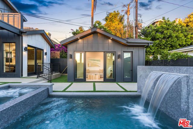 908 Rosecrans Avenue, Manhattan Beach, CA 90266