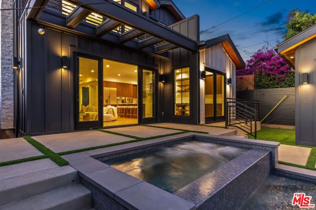 908 Rosecrans Avenue, Manhattan Beach, CA 90266