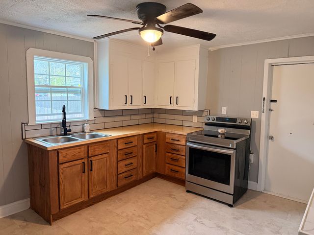 2038 N Weller Avenue, Springfield, MO 65803