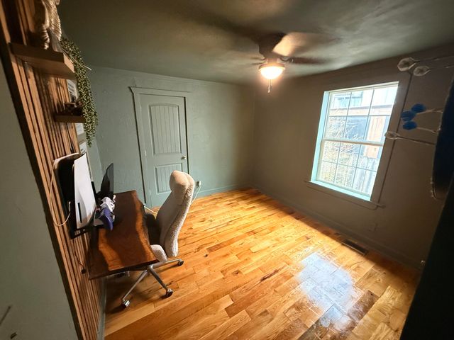 2038 N Weller Avenue, Springfield, MO 65803