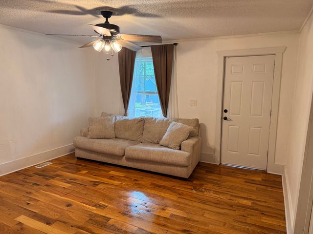 2038 N Weller Avenue, Springfield, MO 65803