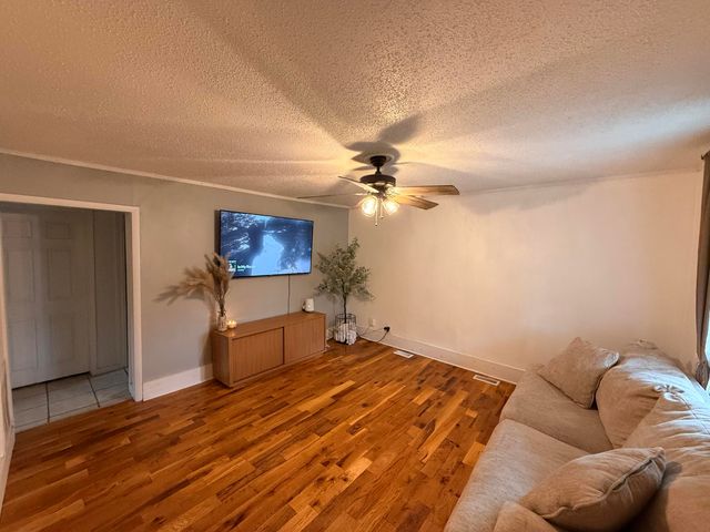 2038 N Weller Avenue, Springfield, MO 65803