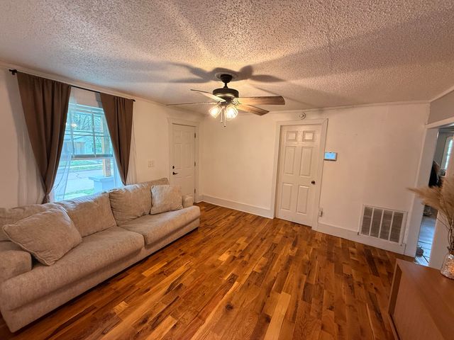 2038 N Weller Avenue, Springfield, MO 65803