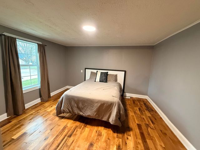 2038 N Weller Avenue, Springfield, MO 65803