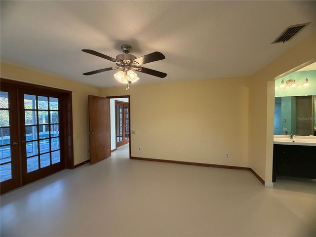 7255 18TH STREET NE, St Petersburg, FL 33702