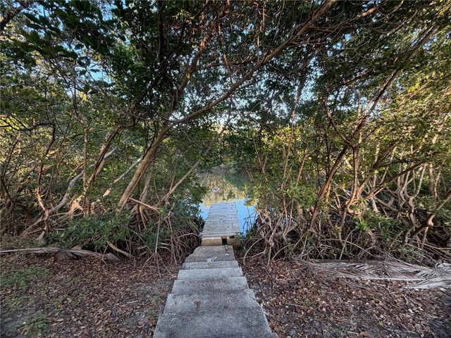 7255 18TH STREET NE, St Petersburg, FL 33702