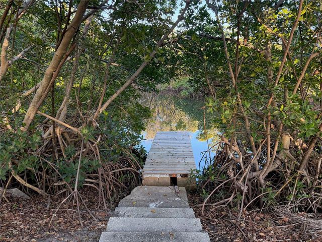 7255 18TH STREET NE, St Petersburg, FL 33702