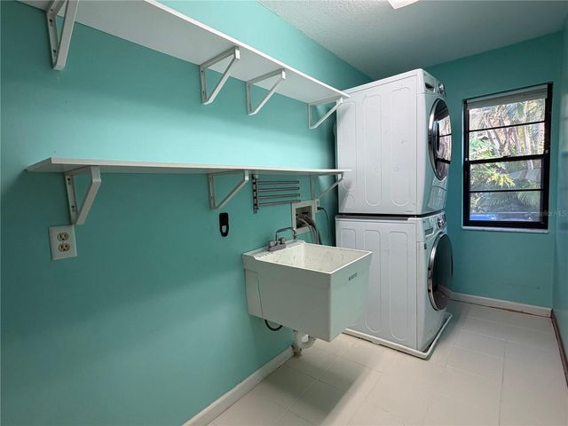 7255 18TH STREET NE, St Petersburg, FL 33702