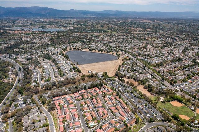 23345 La Crescenta, Mission Viejo, CA 92691