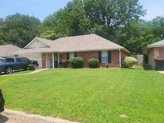 1735 BELLA VISTA, Paris, TX 75460