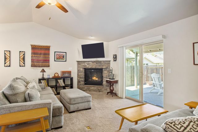 1820 SW I Street, Grants Pass, OR 97526