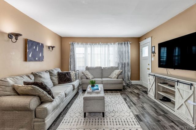 502 West Hazeltine Avenue, Tonawanda, NY 14217