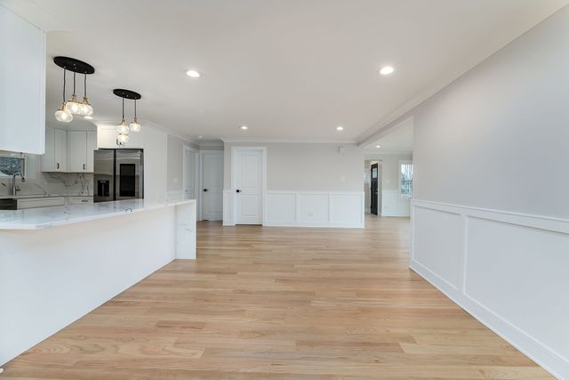 8110 Lockwood Avenue, Burbank, IL 60459