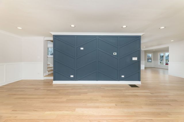 8110 Lockwood Avenue, Burbank, IL 60459