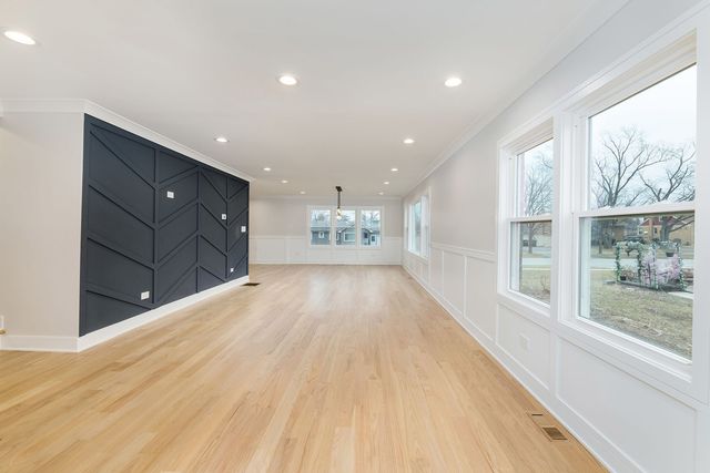 8110 Lockwood Avenue, Burbank, IL 60459