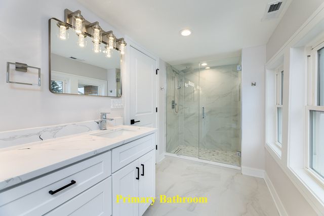 8110 Lockwood Avenue, Burbank, IL 60459