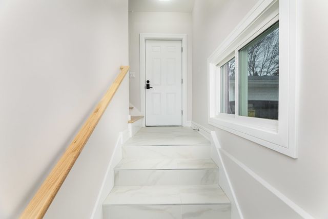 8110 Lockwood Avenue, Burbank, IL 60459