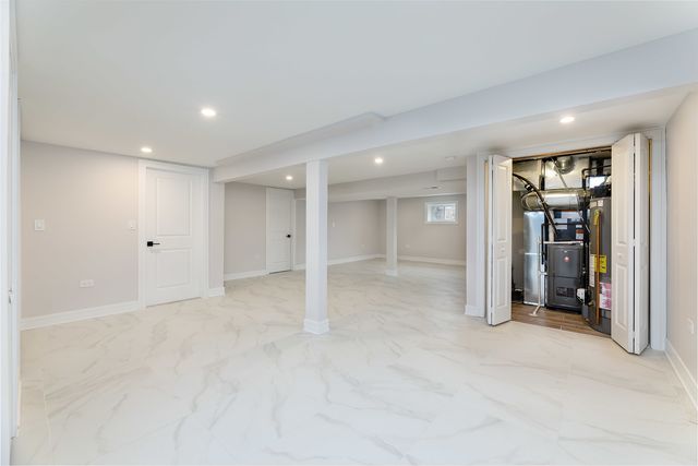 8110 Lockwood Avenue, Burbank, IL 60459