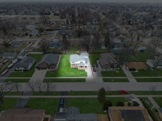 8110 Lockwood Avenue, Burbank, IL 60459