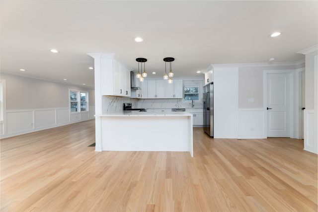 8110 Lockwood Avenue, Burbank, IL 60459