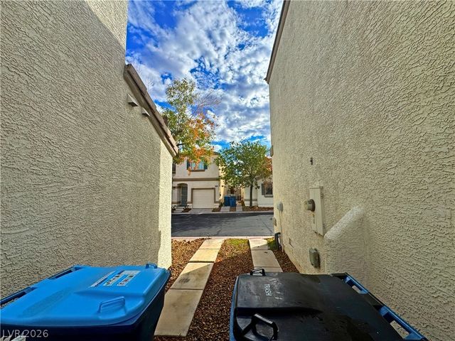 9947 Fragile Fields Street, Las Vegas, NV 89183