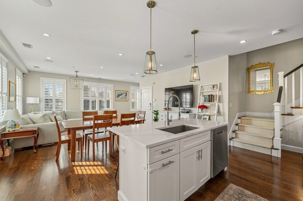 884 Adams St D, Boston, MA 02124