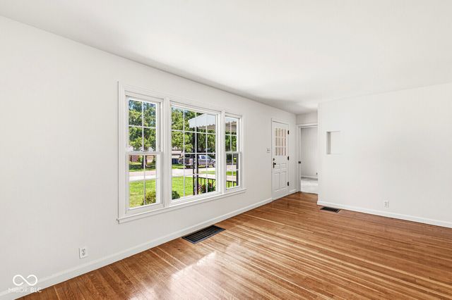 6734 Hillside Avenue, Indianapolis, IN 46220