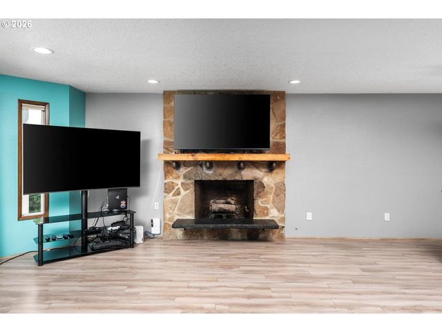 1343 Se WENDY Ave, Gresham, OR 97080