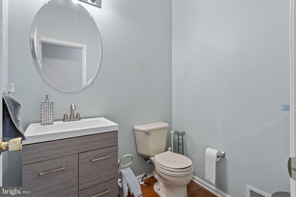 209 WINDSOR DR, Swedesboro, NJ 08085