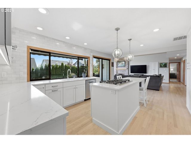 16888 Se HAGEN Rd, Happy Valley, OR 97086