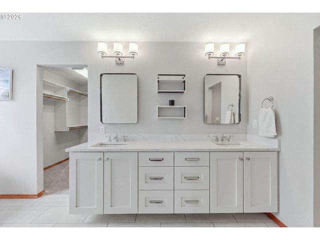 16888 Se HAGEN Rd, Happy Valley, OR 97086