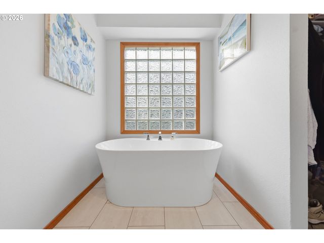 16888 Se HAGEN Rd, Happy Valley, OR 97086