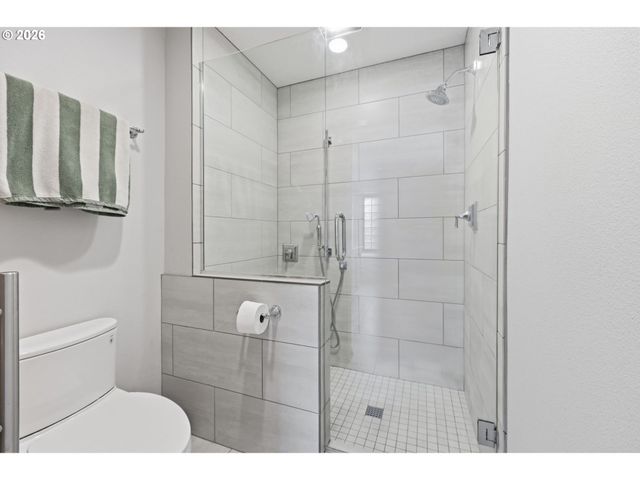 16888 Se HAGEN Rd, Happy Valley, OR 97086