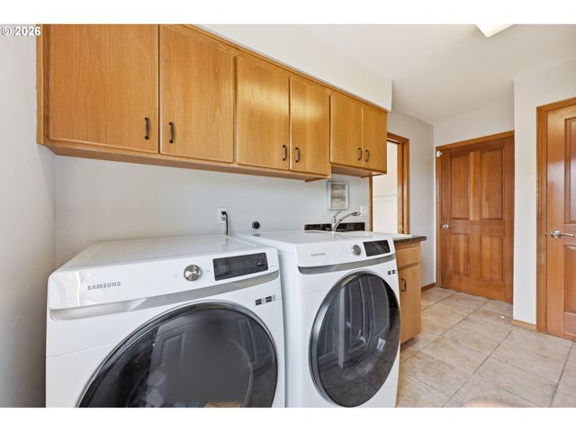 16888 Se HAGEN Rd, Happy Valley, OR 97086