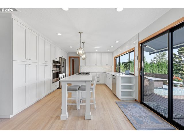 16888 Se HAGEN Rd, Happy Valley, OR 97086