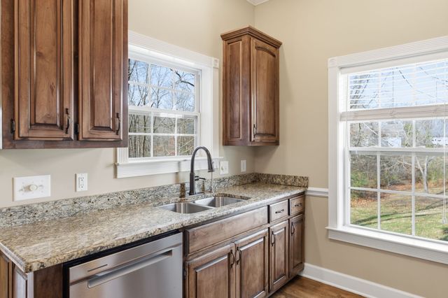 1014 Alameda Dr, Portland, TN 37148