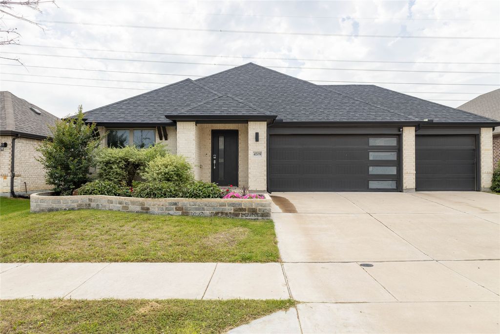 4709 Mayflower Drive, Venus, TX 76084