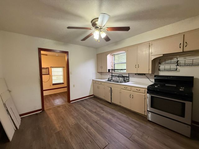 405 CAPITOL, Gilmer, TX 75644