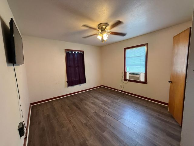 405 CAPITOL, Gilmer, TX 75644