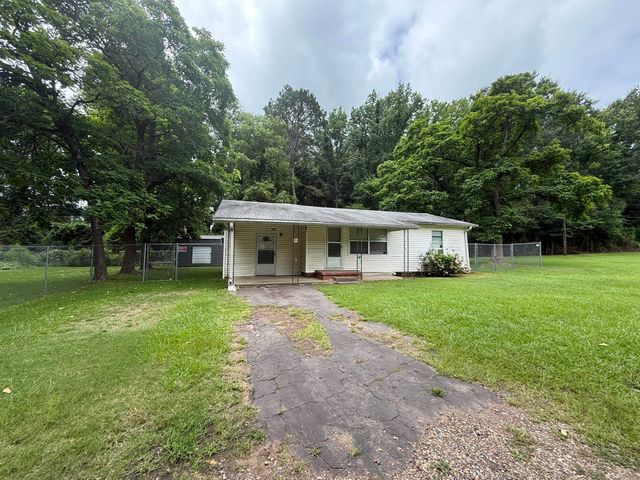 405 CAPITOL, Gilmer, TX 75644